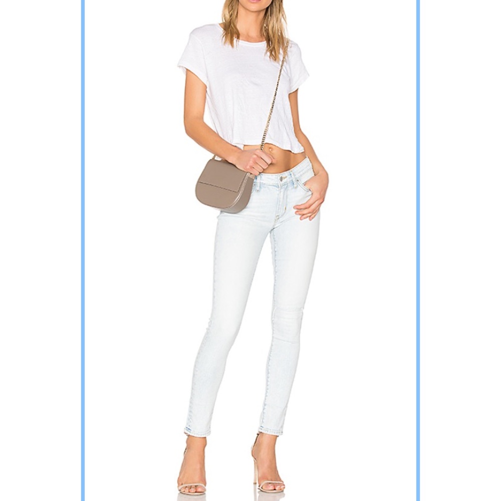 Light wash Levi’s jeans. 711 skinny